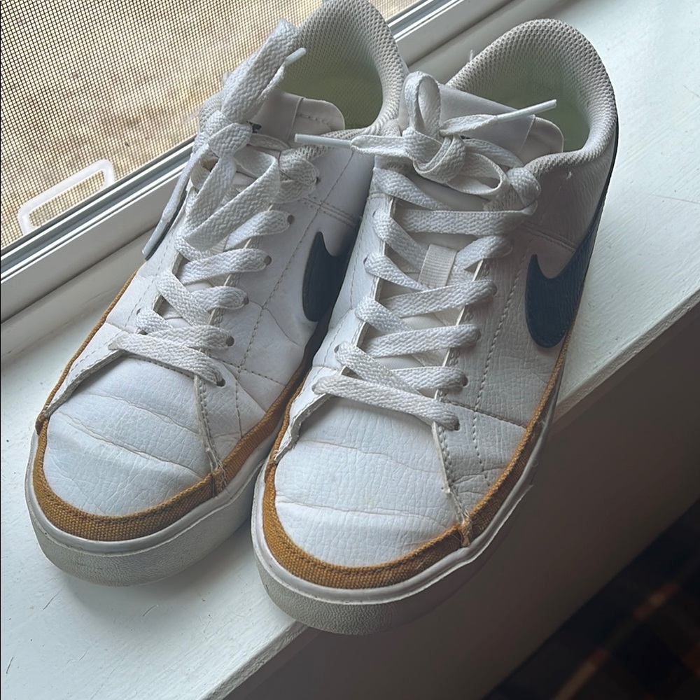 Nike Court Legacy